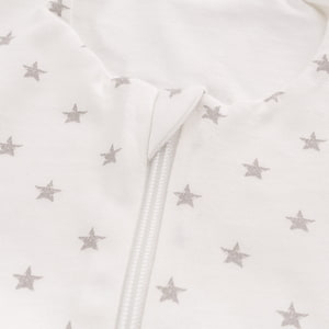 Sommerschlafsack Sternchen grau aus Baumwolle Detailfoto vom Kinnschutz