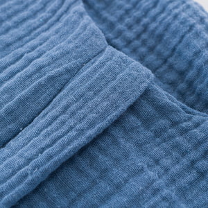 Sommerschlafsack aus Baumwollmusselin in hellblau Detailfoto vom Kinnschutz