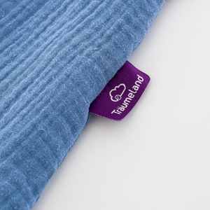 Sommerschlafsack aus Baumwollmusselin in hellblau Detailfoto vom Träumeland-Etikett