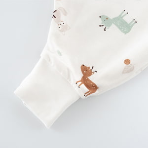 Leichter Schlafsack TO GO im Design Waldtiere Detailfoto vom Bündchen beim Fuß