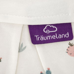 LIEBMICH Schlafsack im Design Kaktusliebe Detailfoto vom eingenähten lila Träumeland Etikett