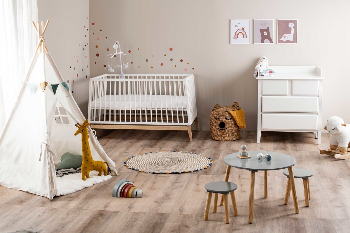 Eingerichtetes Kinderzimmer mit Tipi Eingerichtetes Kinderzimmer mit Tipi