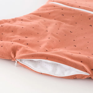 Schlafanzug TO GO Moon rost Detail Belüftungsschlitz