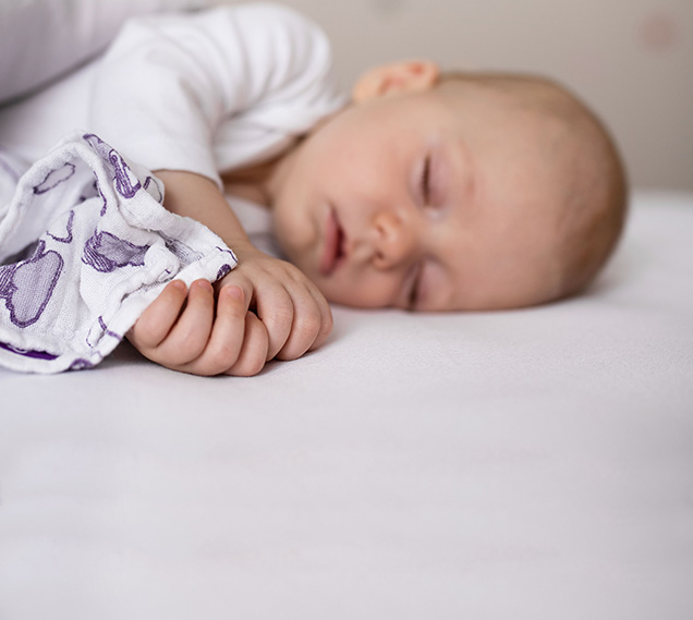 Baby schläft auf Träumeland Matratze Baby schläft auf Träumeland Matratze