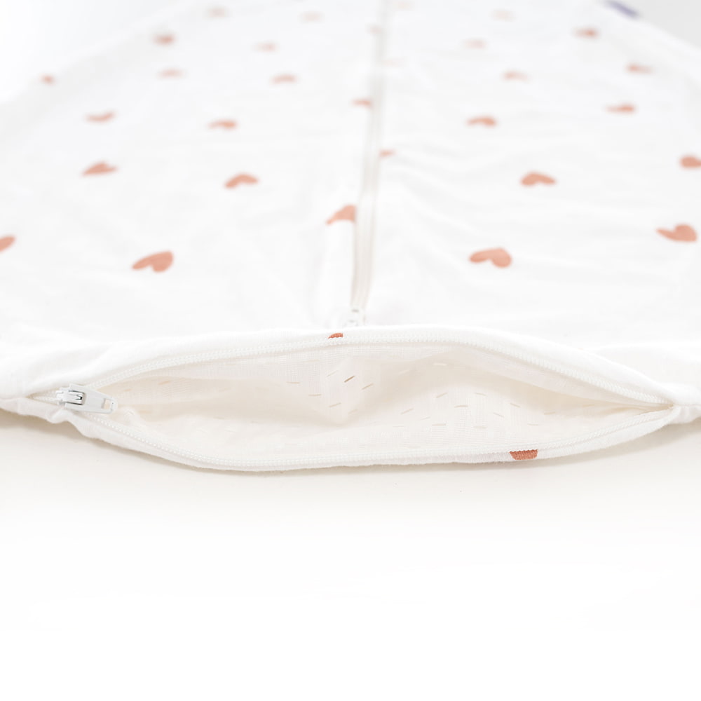 sommer-schlafsack-aus-baumwolle-design-herz-detail belüftung