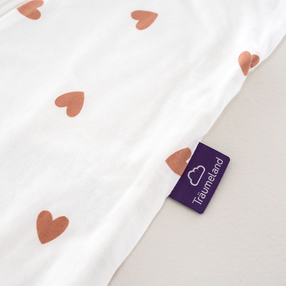 sommer-schlafsack-aus-baumwolle-design-herz-detail-etikett