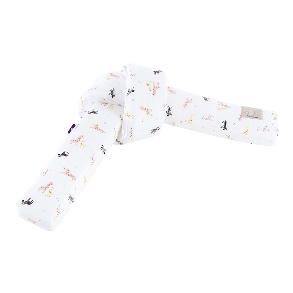 Square snake-bed-bumpers in a safari design