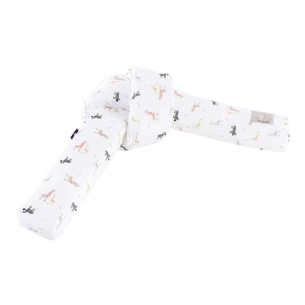 Square snake-bed-bumpers in a safari design