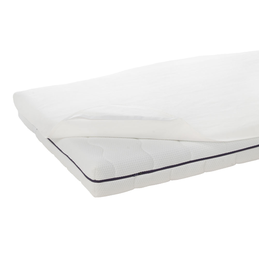 Molton mattress cover with elasticated corners